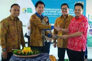 Dede Indra Permanan (Kanan)